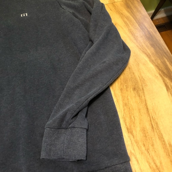 Travis Mathew Navy Blue 1/4 Zip Golf Sweater Mens Size Large Spot On Sleeve - Picture 3 of 13
